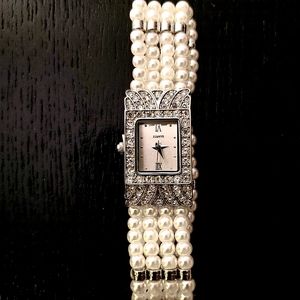 ⭐Elegant, Gorgeous Pearl & Rhinestone Watch⭐